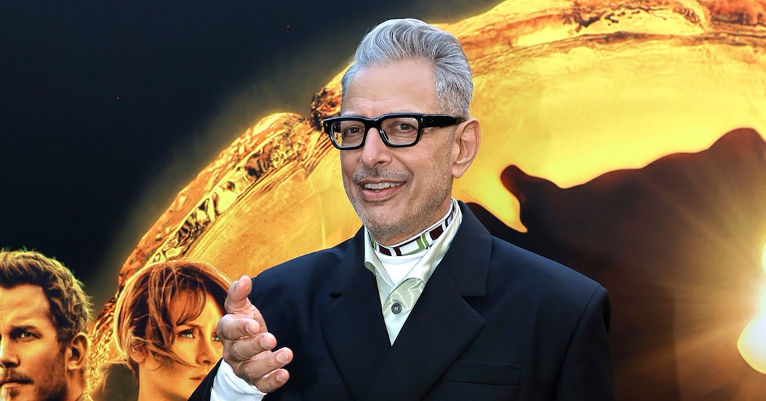 Jeff Goldblum Reacts to His Viral Shirtless Jurassic Park Meme
